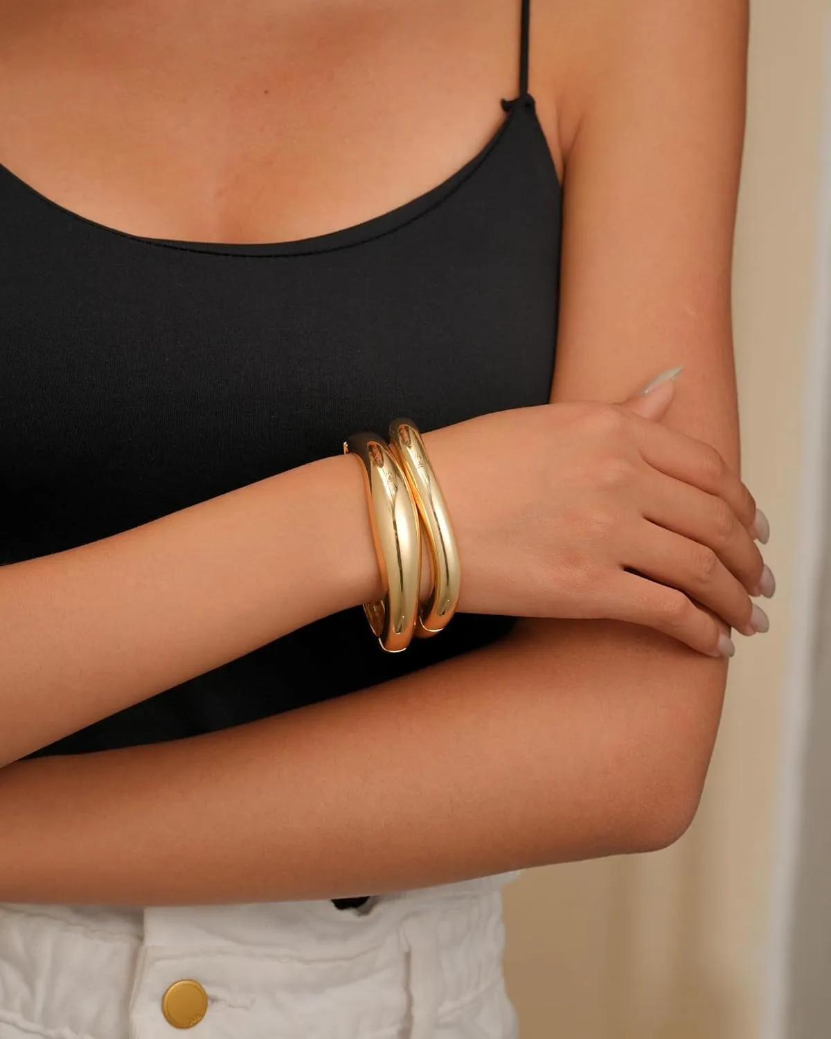 2pcs Gold Bangle Bracelets for Women, Trendy Hinged Cuff Open Wide Chunky Gold Bracelet Stack Arm Cuff Jewelry for Women