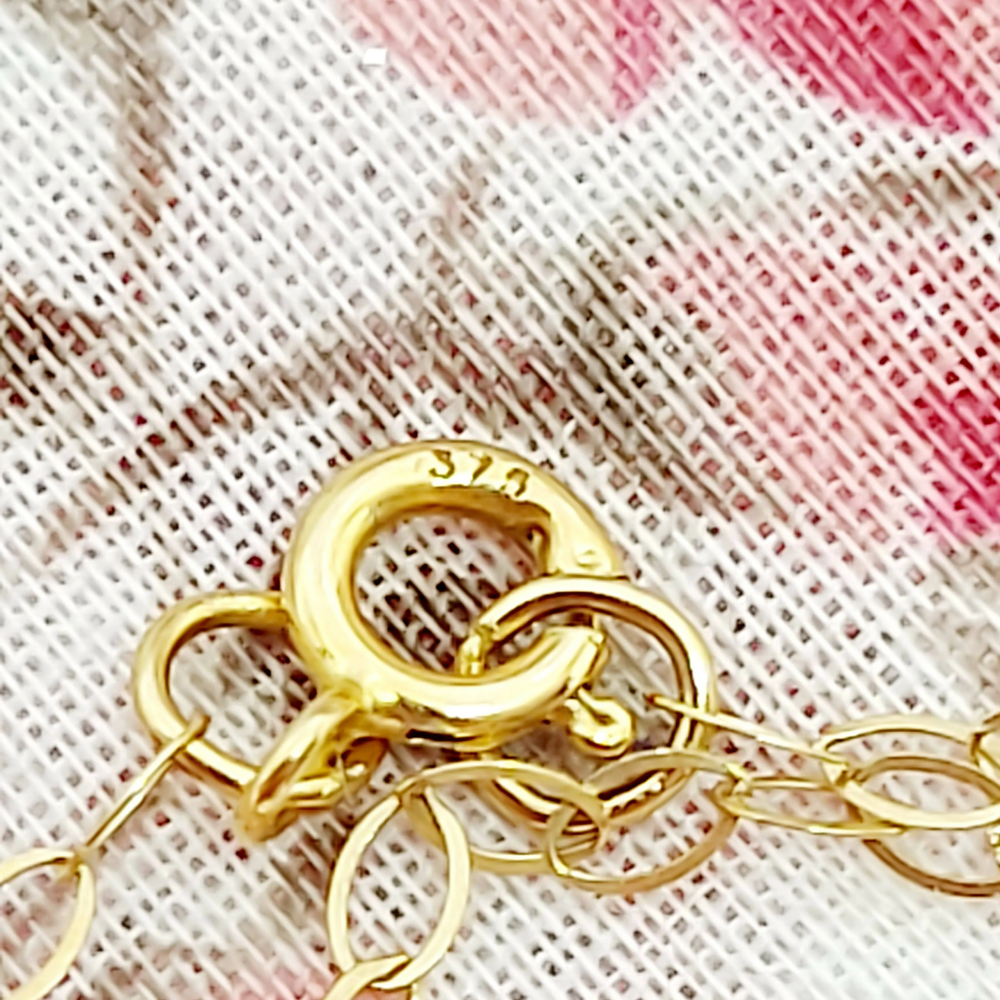 9ct Gold & Diamond Heart Pendant & Chain