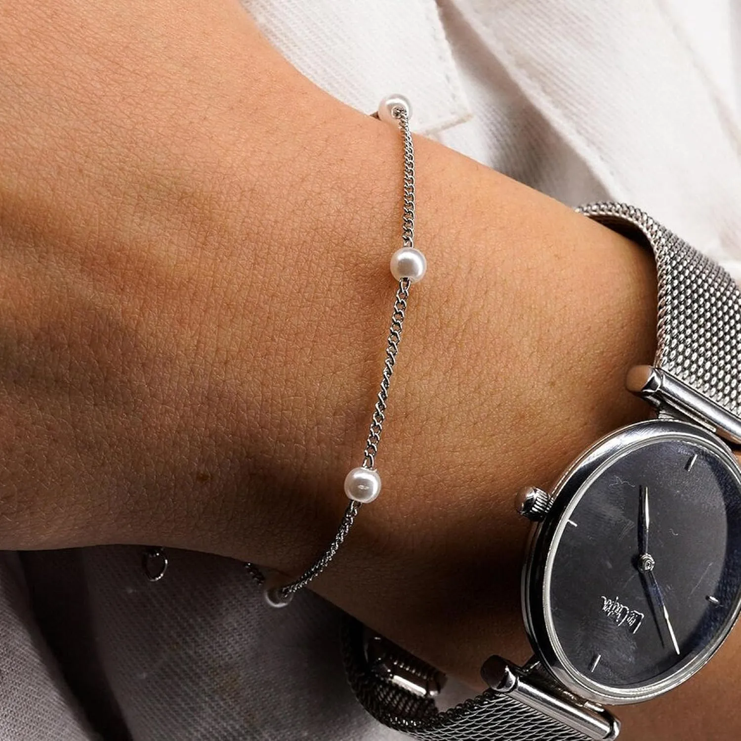 Collner Dainty Gold Bracelet for Women 14K Gold Plated Lightweight Chain Bracelet Herringbone Pearl Circle Bracelet Charm Minimalist Handmade Jewelry Gift