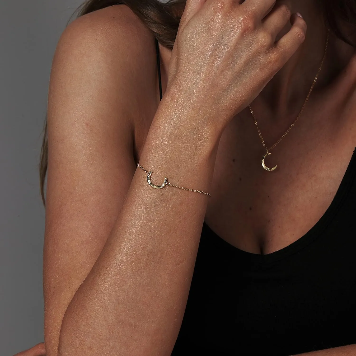 Collner Dainty Gold Bracelet for Women 14K Gold Plated Lightweight Chain Bracelet Herringbone Pearl Circle Bracelet Charm Minimalist Handmade Jewelry Gift