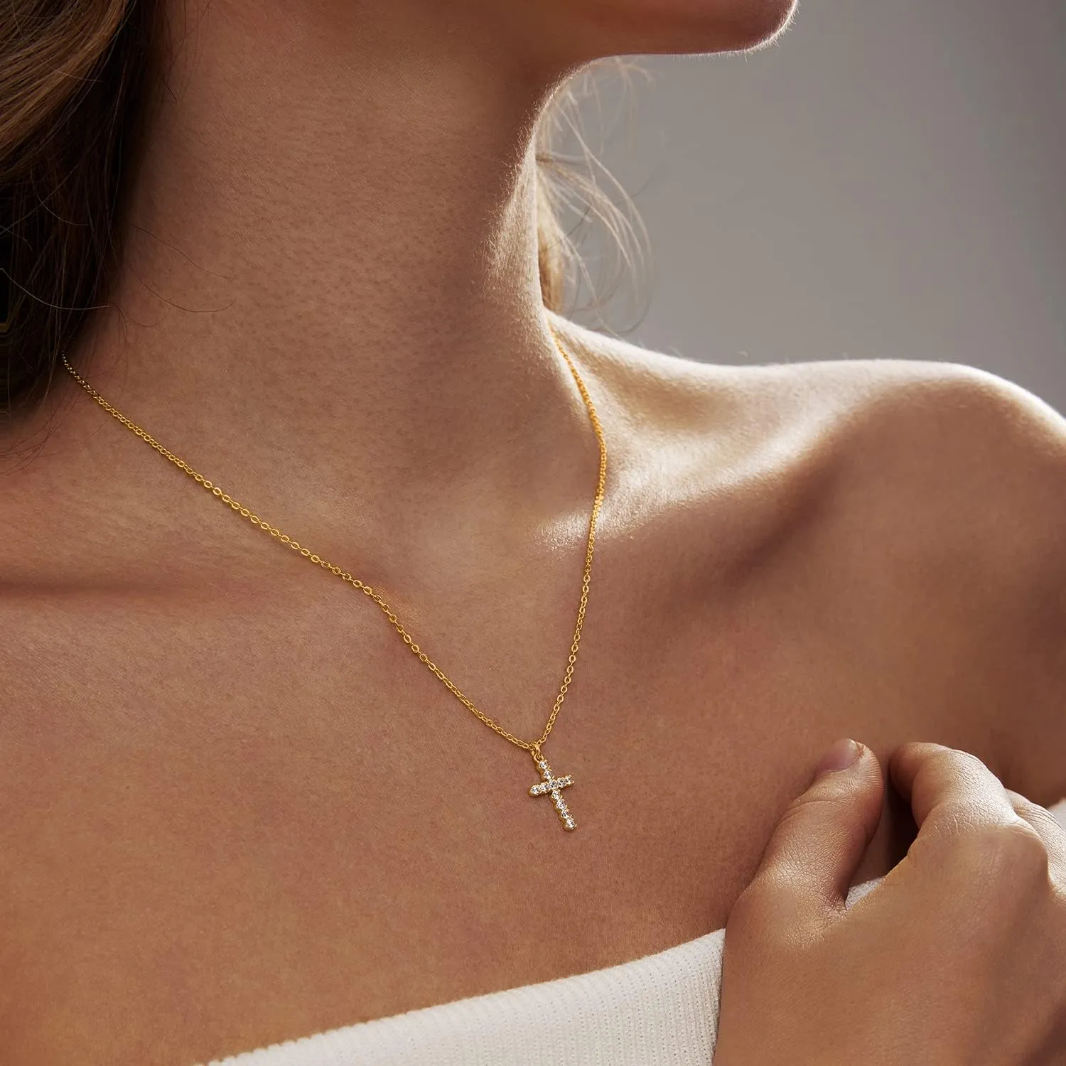 Cross Necklace for Women, Dainty 18K Gold Plated Small Cross Pendant Necklace Simple Gold Cross Necklaces for Women Trendy Gold Jewelry for Women Gift