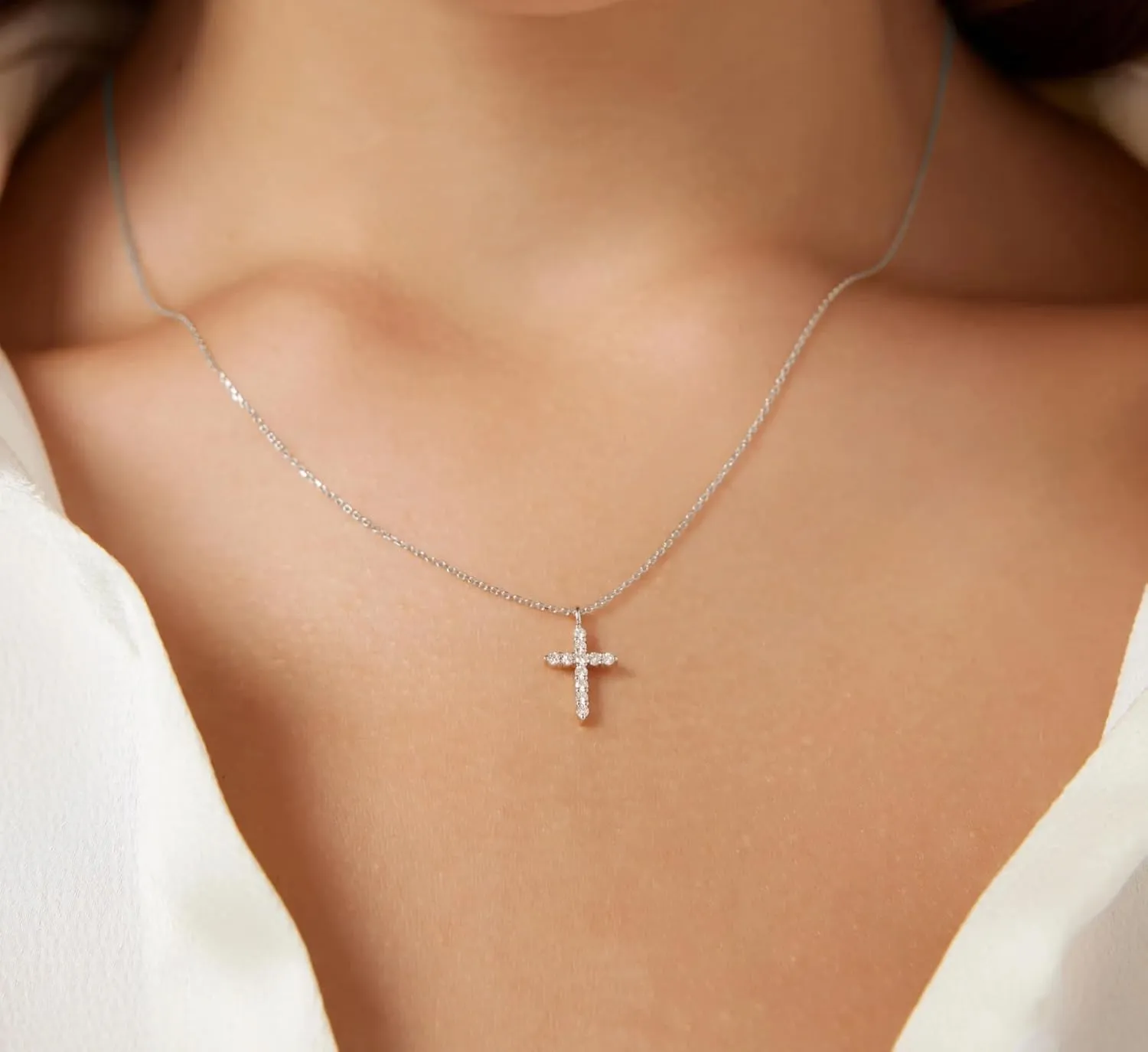 Fesciory Cross Necklace for Women, 14K Gold Plated Cross Pendant Dainty Layered Chain Necklace Jewelry Gifts(Diamond Cross(Gold))