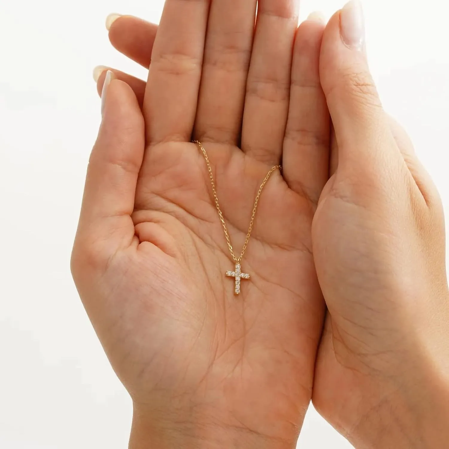 Fesciory Cross Necklace for Women, 14K Gold Plated Cross Pendant Dainty Layered Chain Necklace Jewelry Gifts(Diamond Cross(Gold))