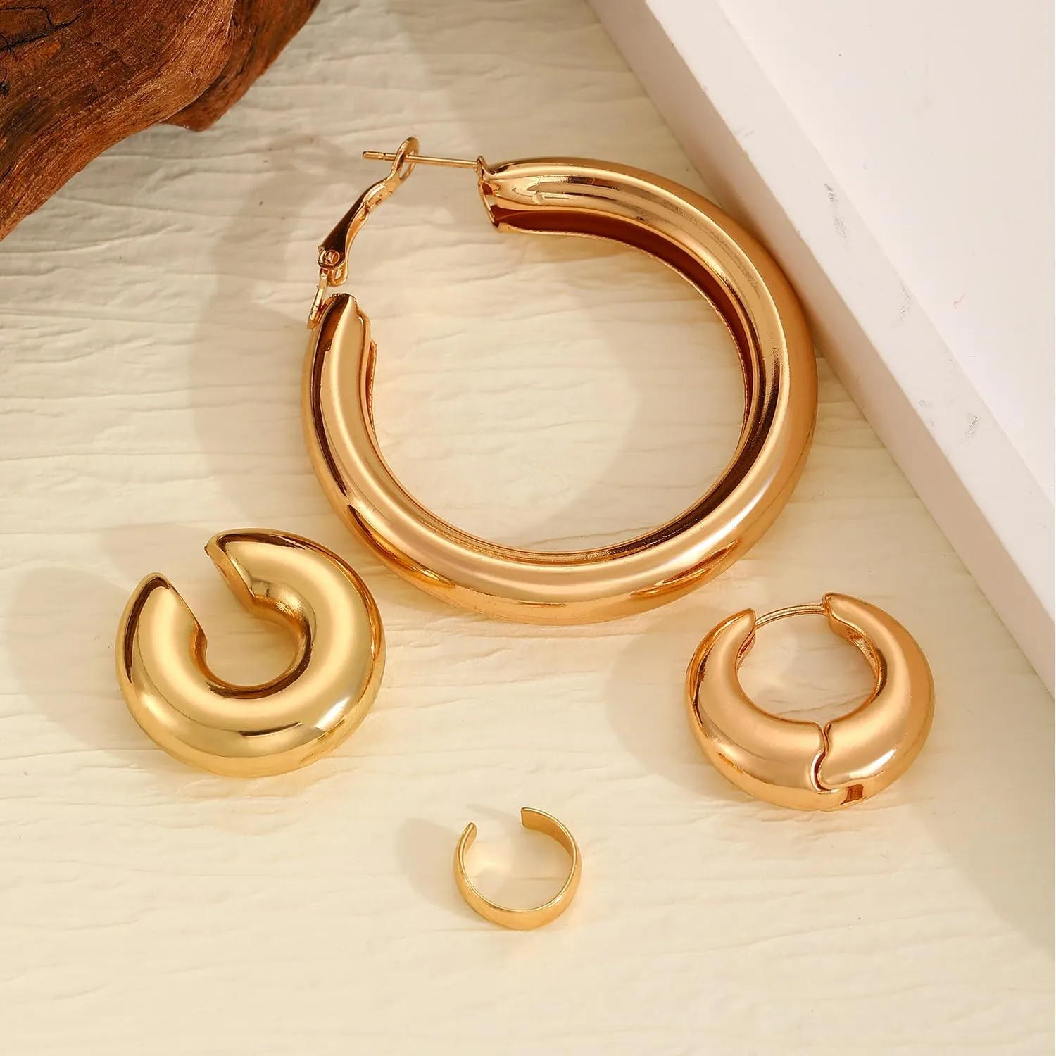 Gold Ear Cuffs Set for Women Gold Hoop Huggie Earrings Clip on Earrings Non Piercing Stackable Fake Earrings Minimalist Chunky Gold Earrings Cartilage Earring Trendy Gold Jewelry