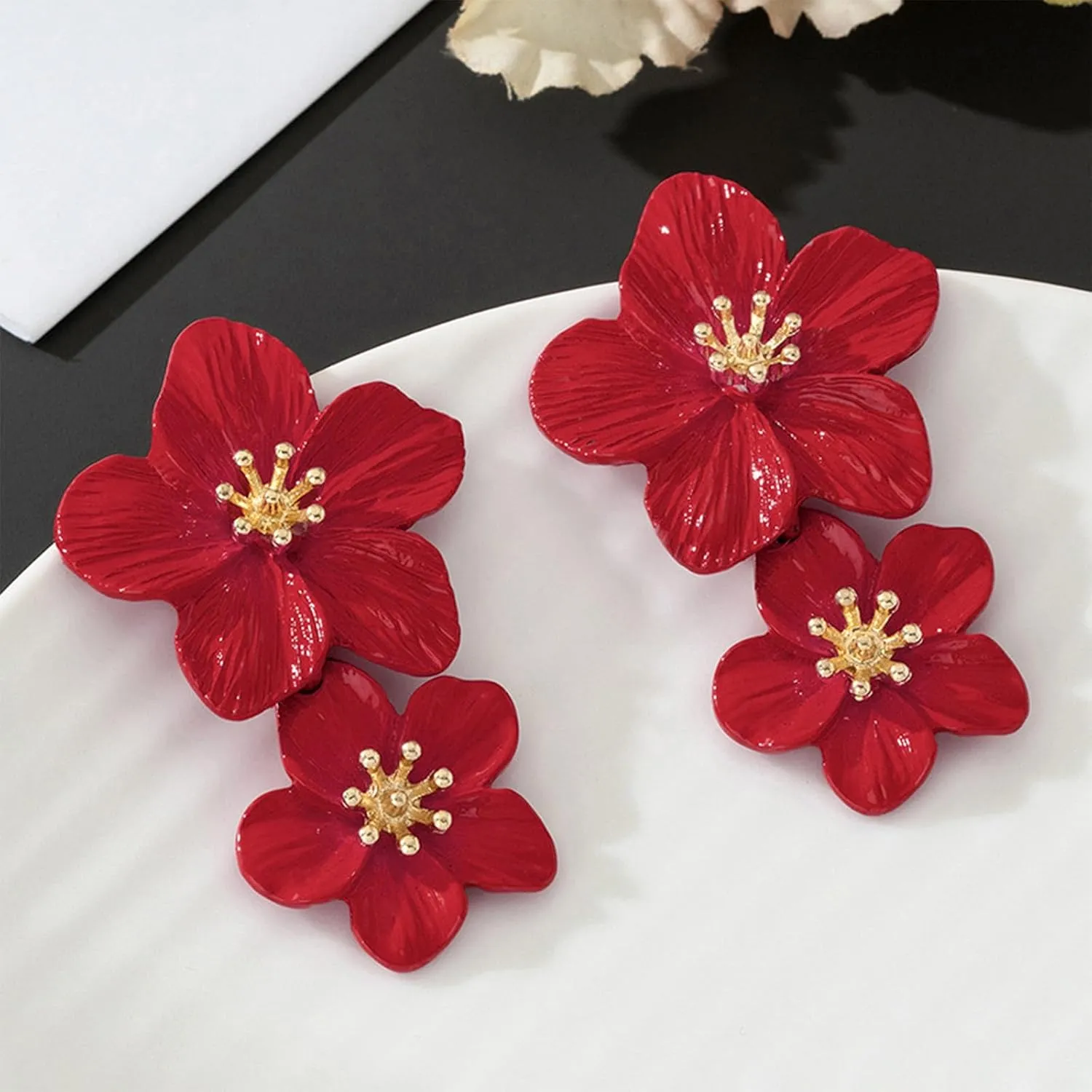 Gold Flower Earrings Necklace Set Spring Earrings for Women Flower Pendant Necklace White Flower Statement Earring Spring Trendy Jewelry Dresses