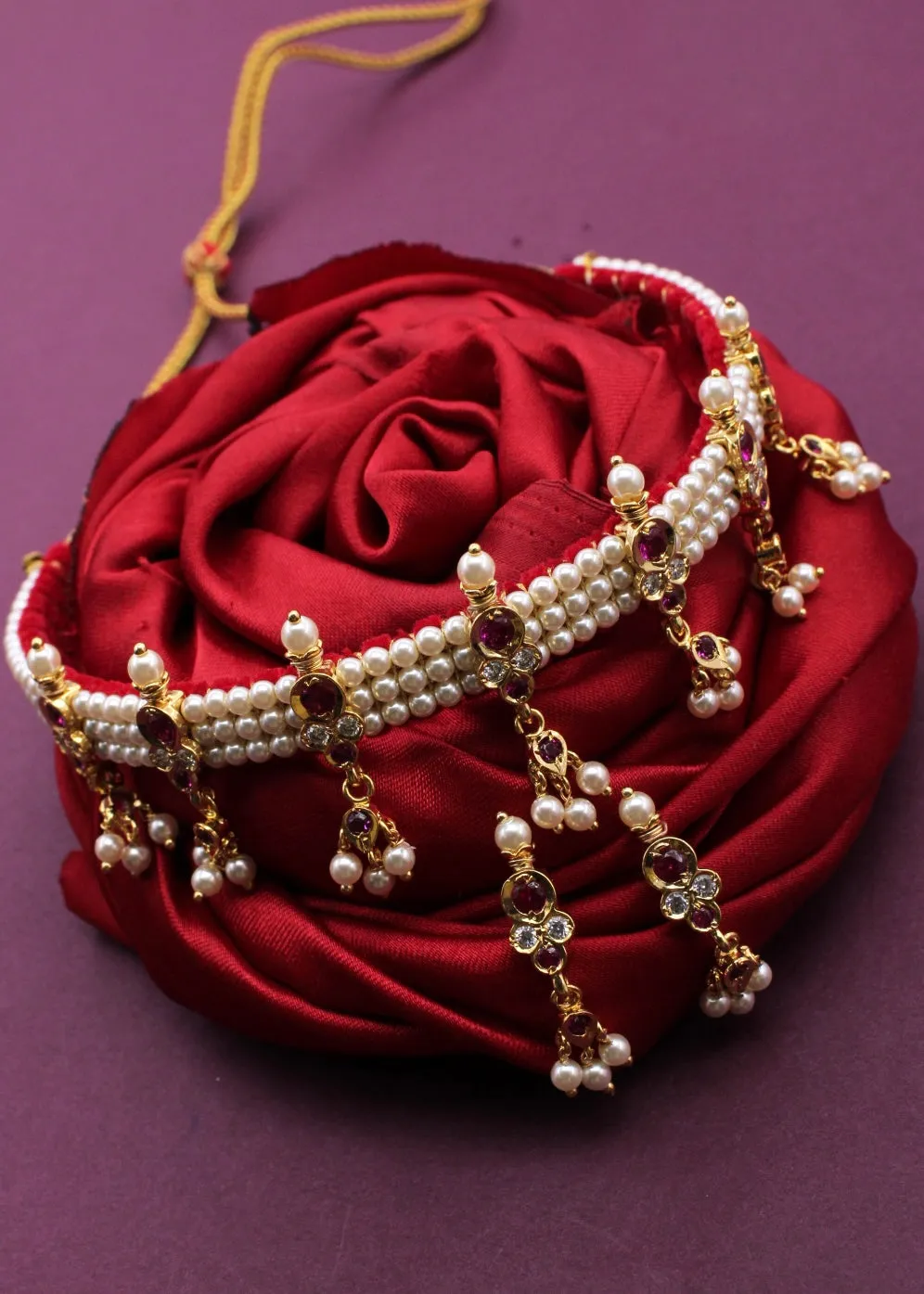 GRACEFUL MOTI CHOKER