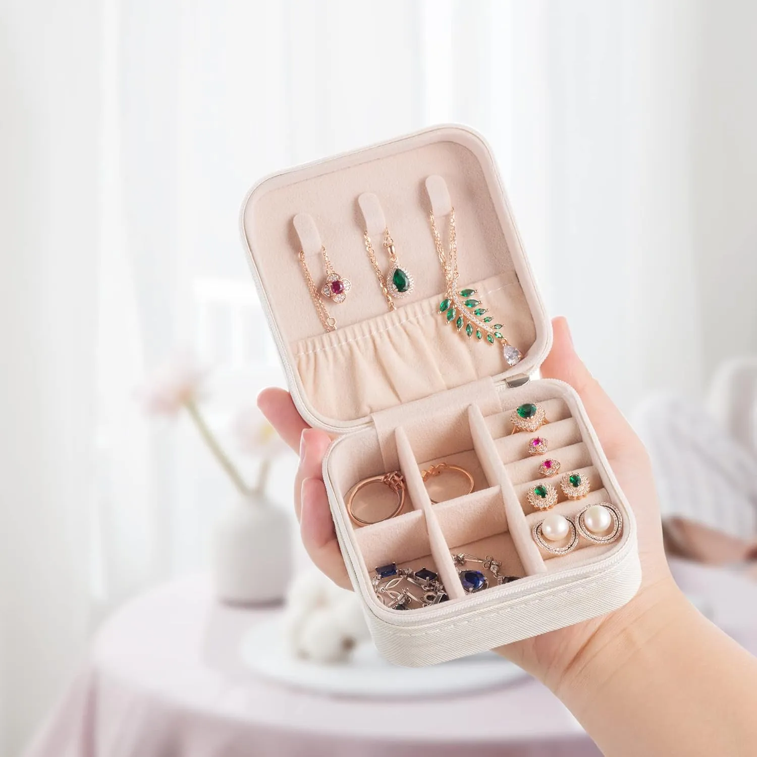 Mini Jewelry Travel Case,Small Jewelry Box,Traveling Jewelry Organizer,Portable Jewellery Storage Holder for Rings Earrings Necklace Bracelet Bangle Organizer Boxes for Girls Women(PU-White)