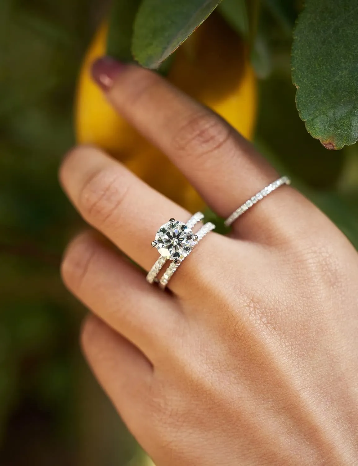 Moissanite Engagement Ring for Women Solitaire Rings with 18K White Gold Plated D Dolor Sterling Silver Engagement Ring for Women Fake Engagement Ring Promise Rings for Her