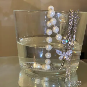 Pearl Butterfly Pendant Necklace for Women Delicate Pearl Necklace Silver Layered Necklace Crystal Butterfly Necklace