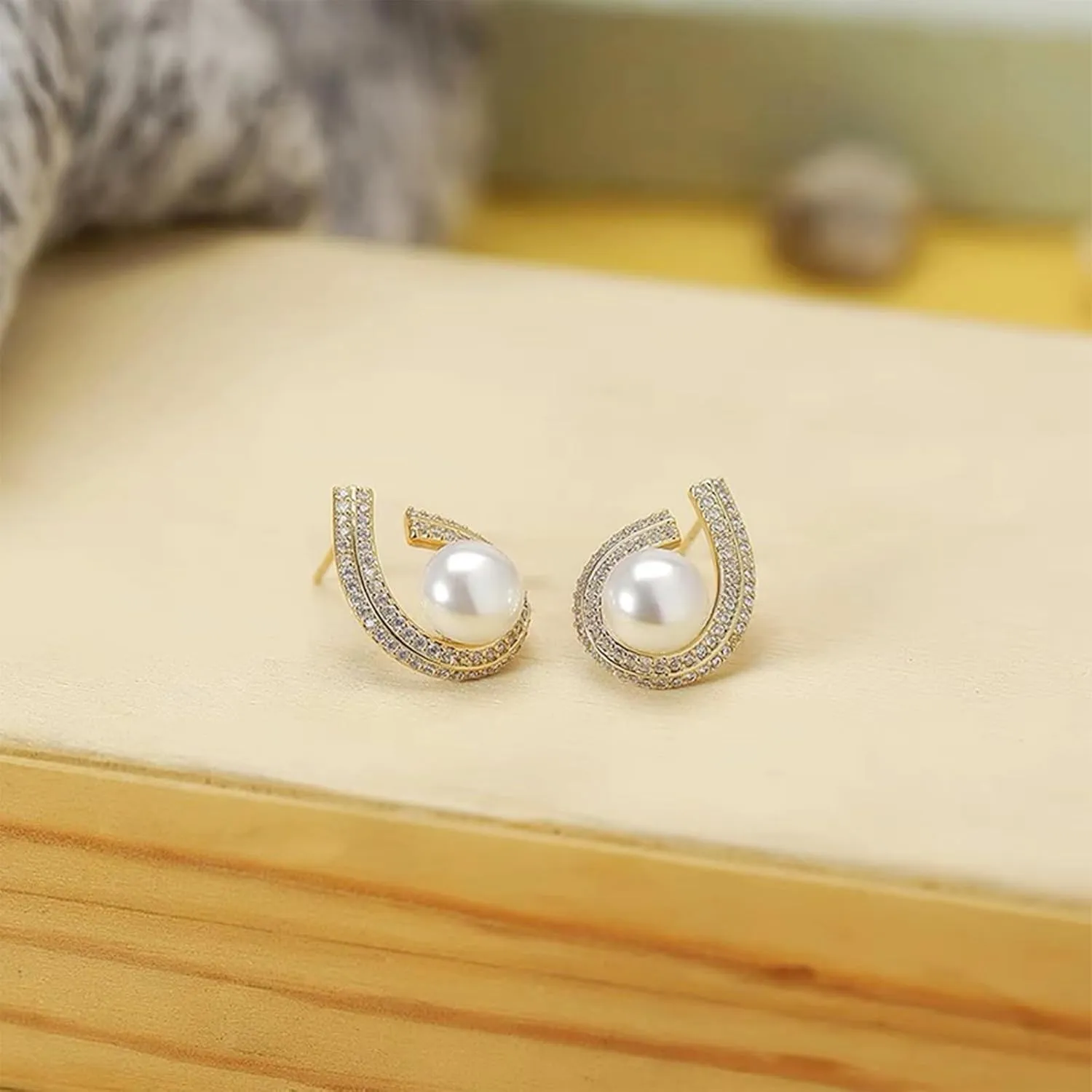 Pearl Stud Earrings for Women,Formal Brass Statement Round White Pearl Earrings For Party Prom Wedding