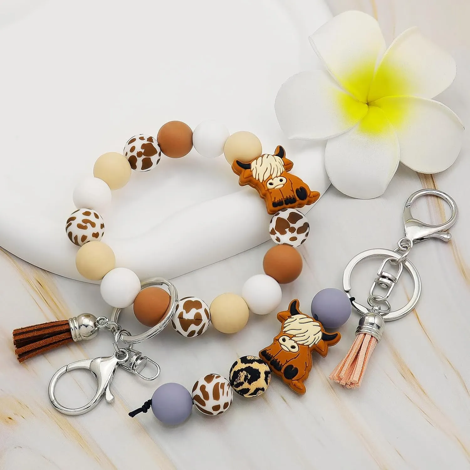 RechicGu 2x Highland Cow Silicone Keychain Wristlet Backpack Car Key Chains Cute Highland Cow Gifts For Women Girls Lovers
