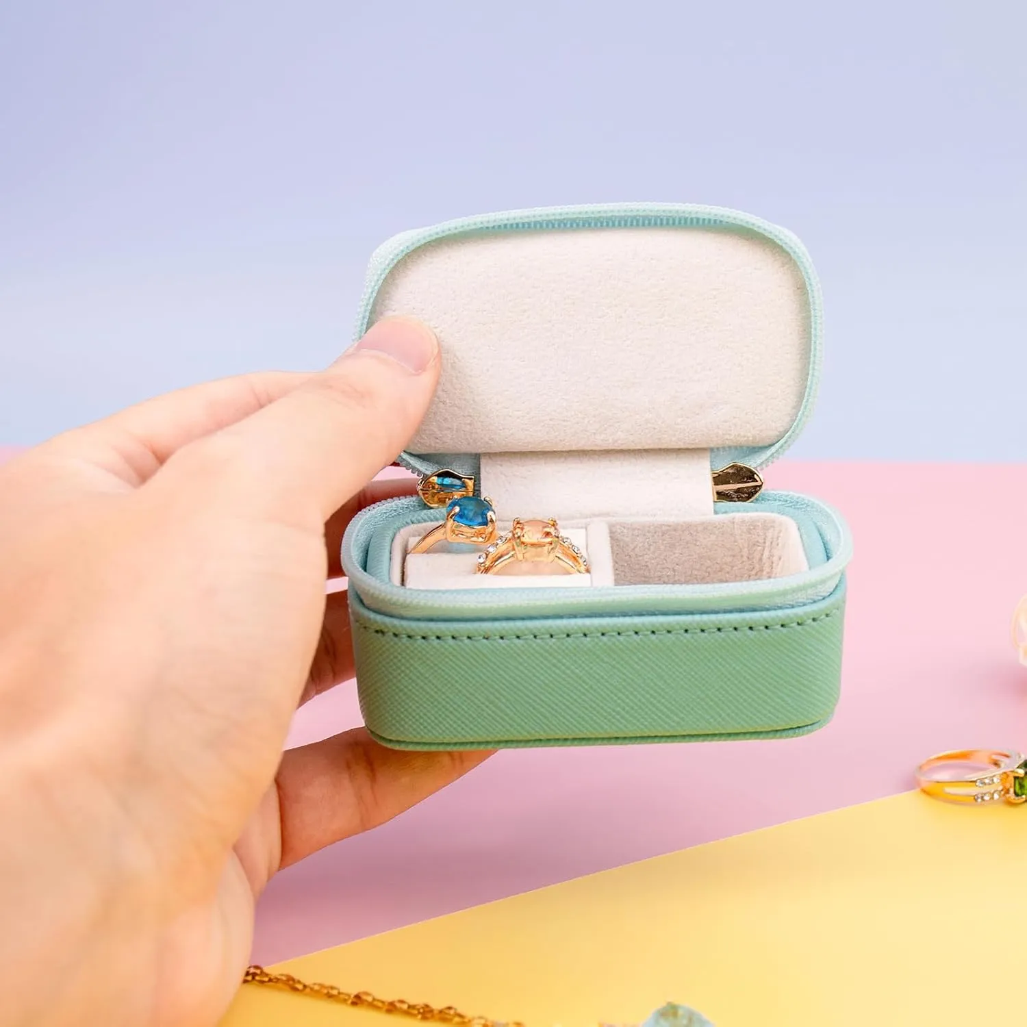 SANQIANWAN Luxury Mini Travel Ring Box for Women,Portable Leather jewelry Case Organizer for Rings Earrings Necklaces,Gift for Wife Girls Friends Family (Green)