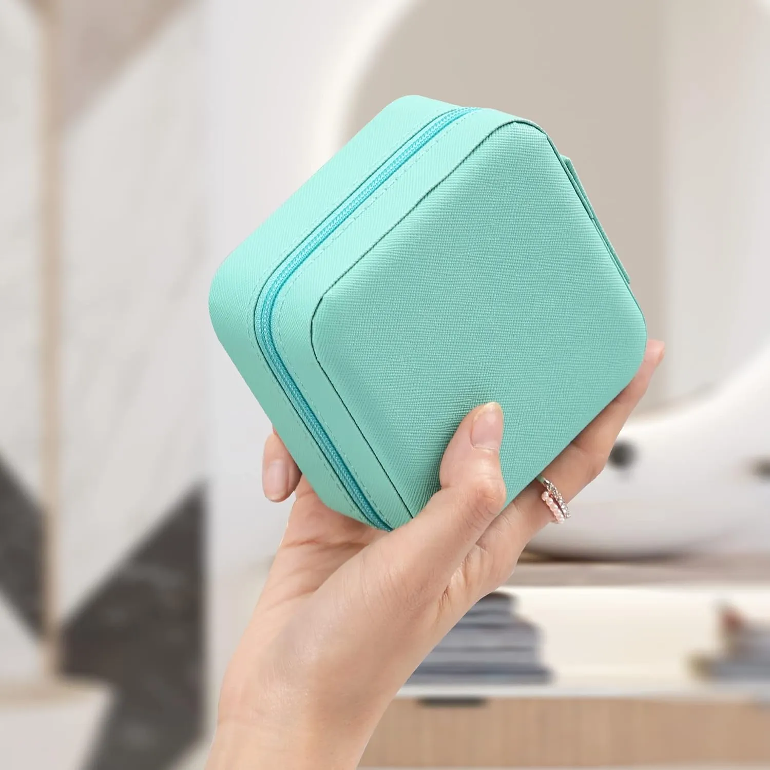 Small Travel Jewelry Box With Mirror, Portable Jewelry organizer Display Storage Box for Earrings Rings Necklaces, Jewelry ase for female Girls (blue) 1pc
