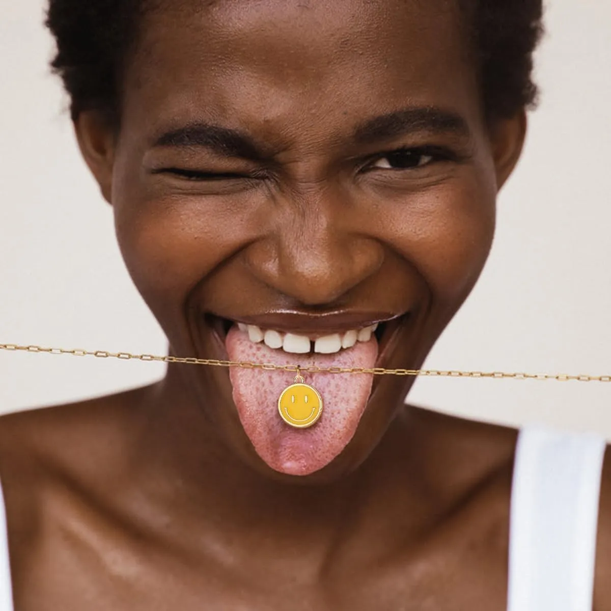Smile Pendant Necklace Smile Face Chain Necklace Paperclip Necklace Cute Round Pendant Necklace Preppy Jewelry for Women Girls