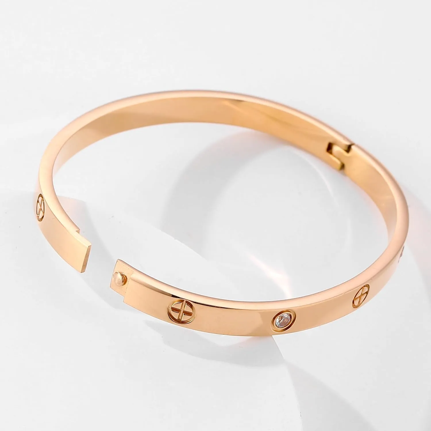 Women's Stainless Steel 18K Gold-Plated Cubic Zirconia Bracelet, Love and Friendship Jewelry Bracelet, Cuff Crystal Jewelry for Mother's Day, Father's Day, Valentine's Day, the Best Gifts for Married and Birthdays